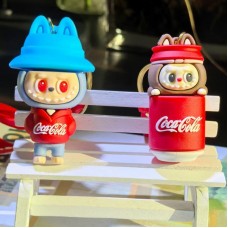 Брелок Лабубу Coca-Cola SD168 – стильний аксесуар з випадковим дизайном